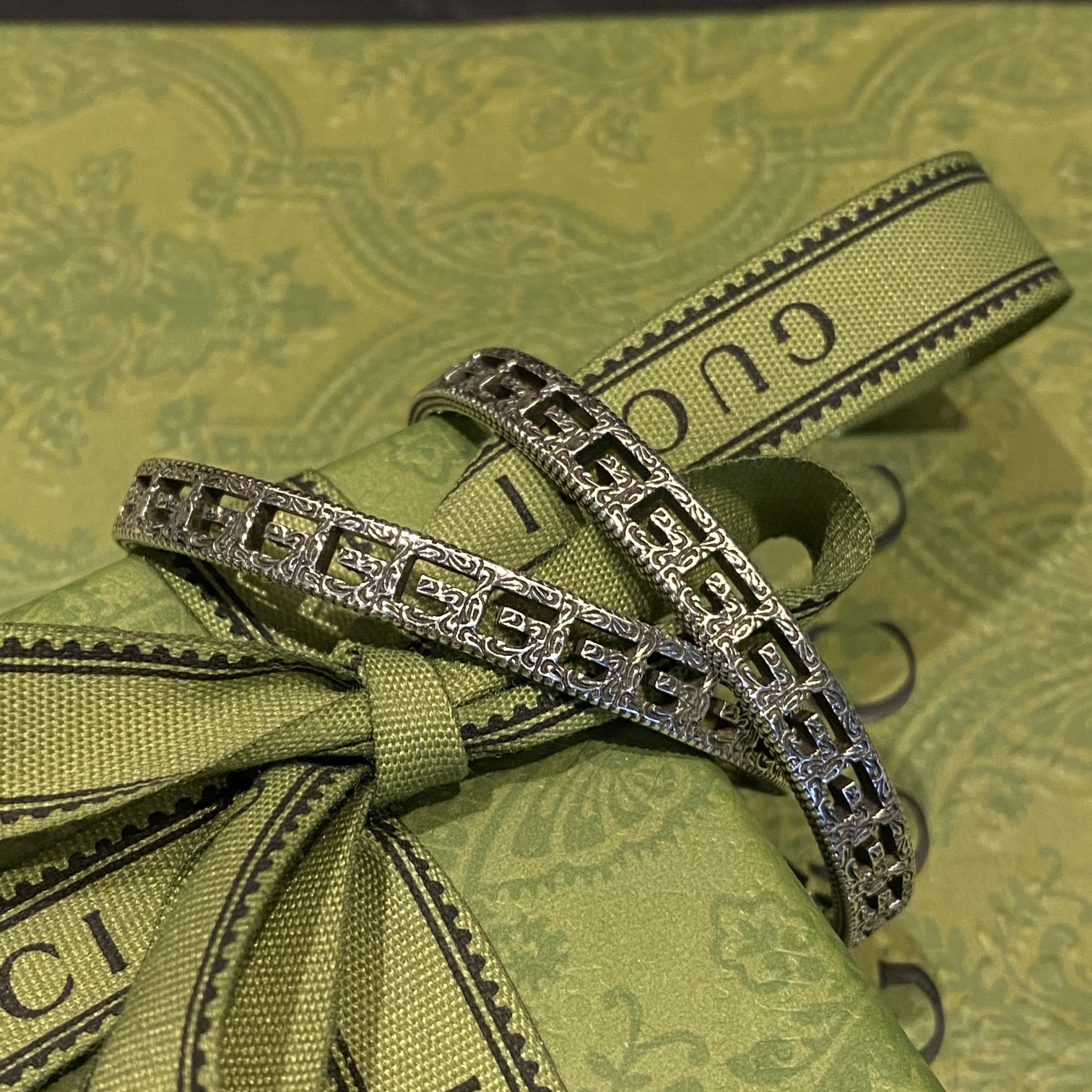 Gucci hollowed-out bracelet