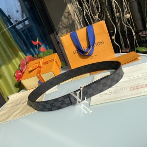 Louis Vuitton checkered pattern men's belt