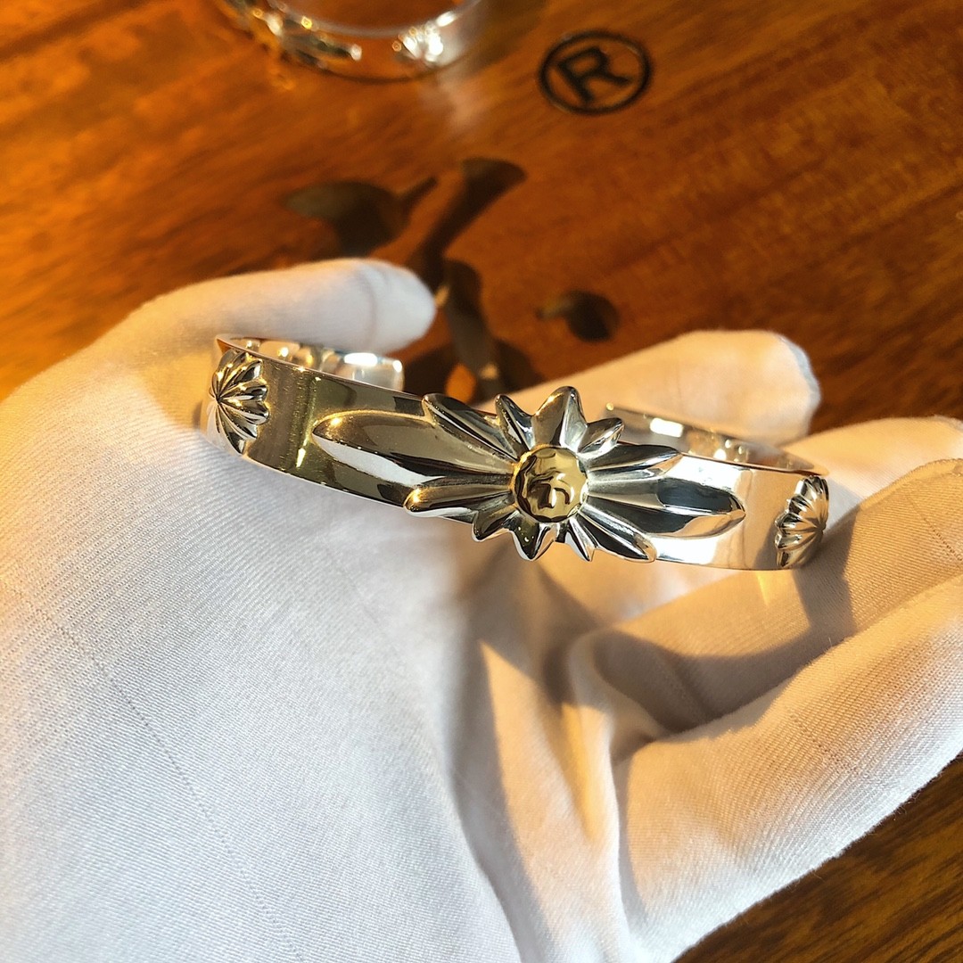 𝐆𝐨𝐫𝐨𝐬 Takahashi Wulang Point Gold Sun Flying Bird Bracelet