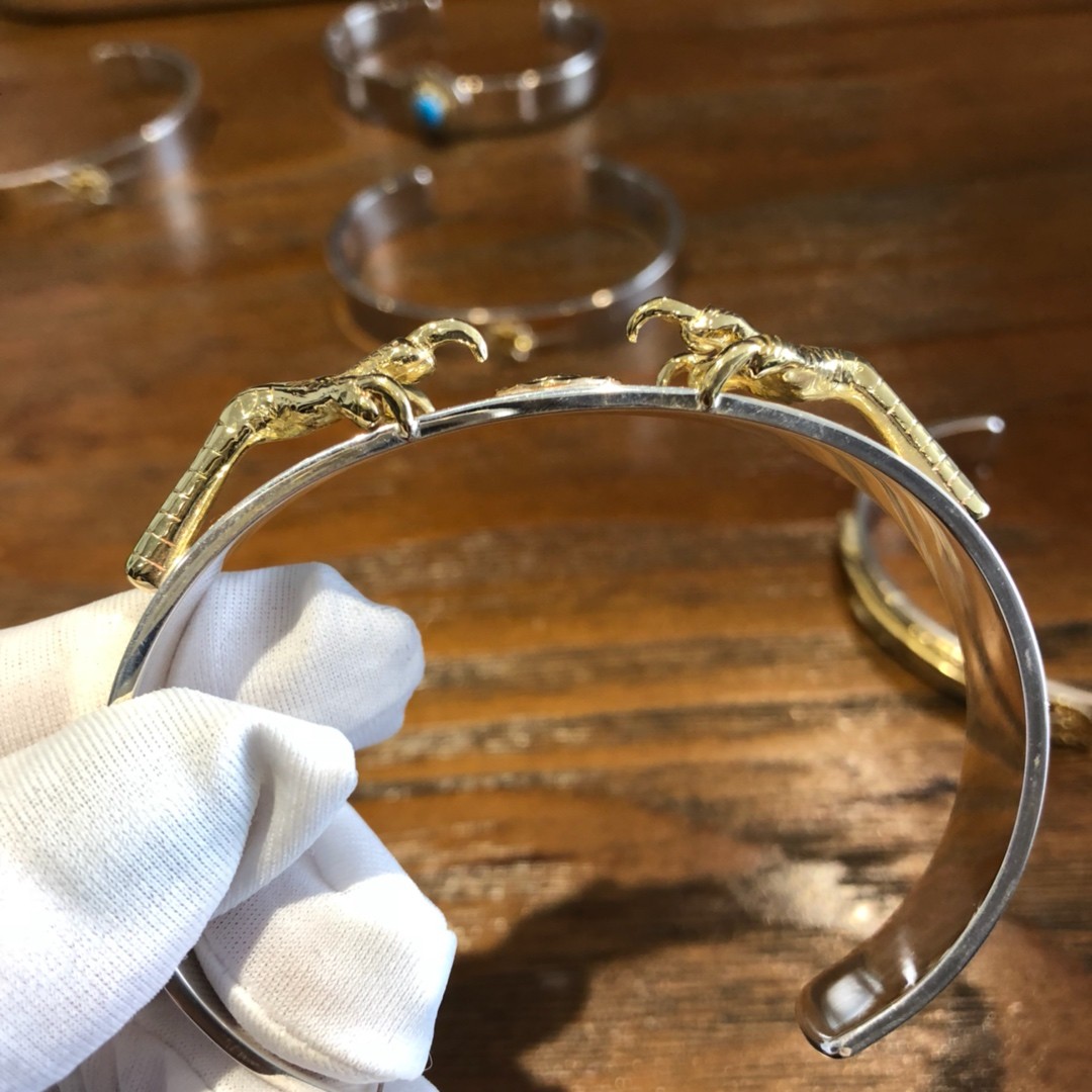 Takahashi Goro's Double Eagle Claw Point Gold Bracelet