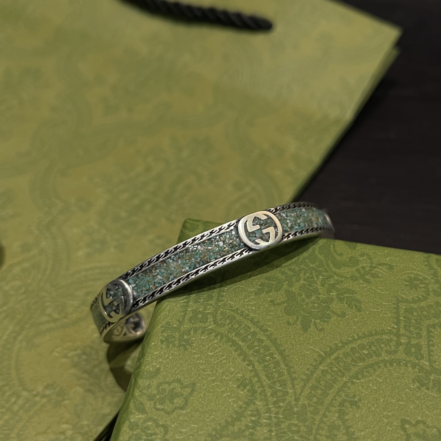 Gucci turquoise bracelet with a circle design