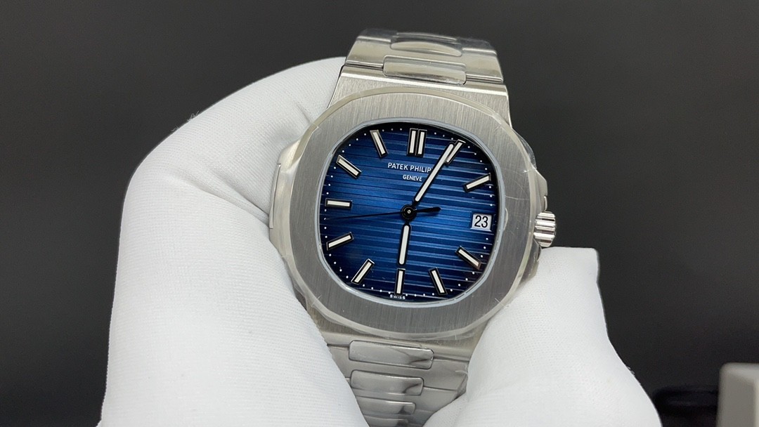 Patek Philippe Nautilus 5711, white case, blue dial, 40mm, movement 9015.