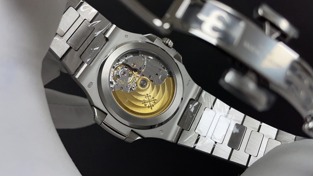 Patek Philippe Nautilus 5811 Blue 40mm 330 All-in-One Camera