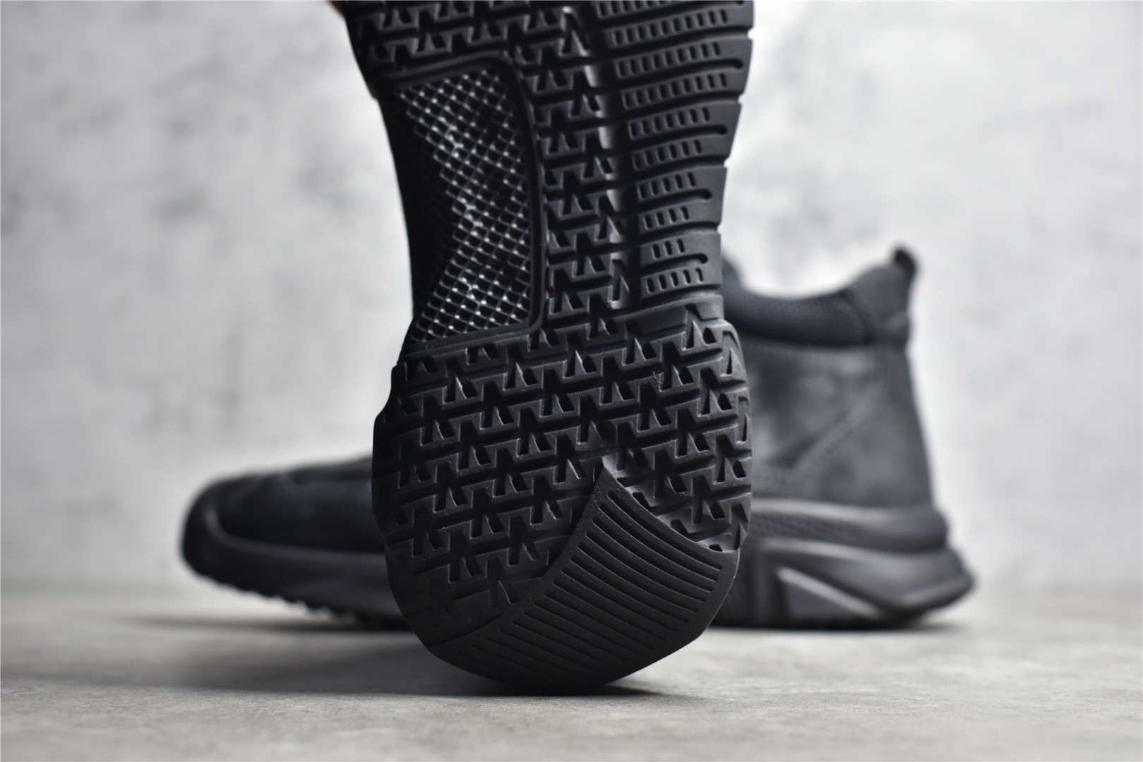 Gucci grey suede high-top shoes