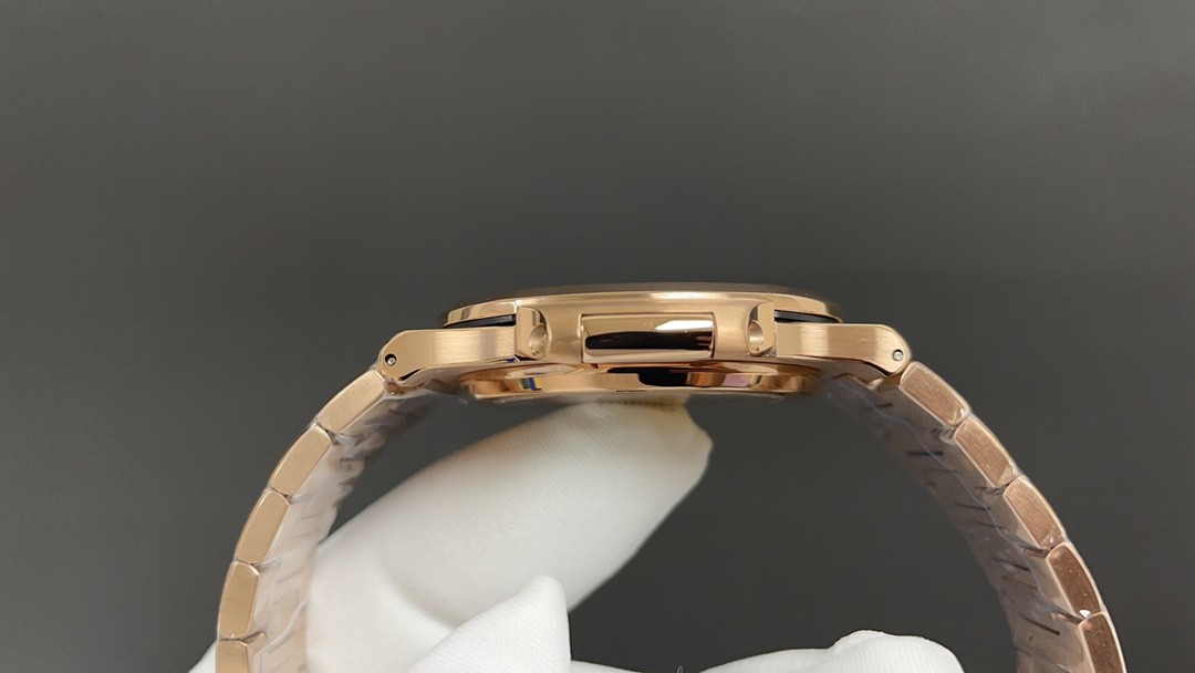Patek Philippe Nautilus 5711 Rose Gold 40mm 9015