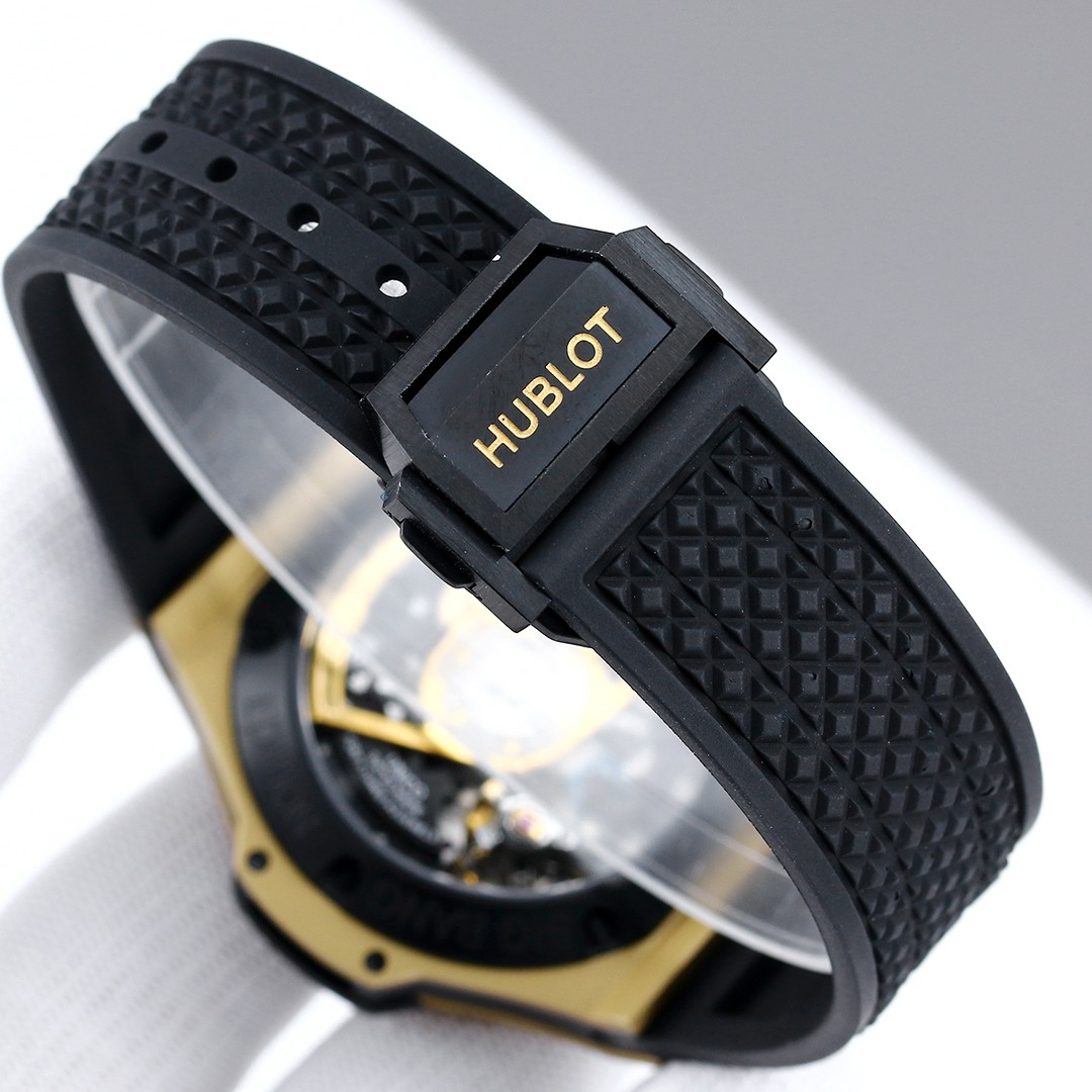 LS Factory presents Hublot BIG BANG 431.OM.1338.RX series 20th Anniversary Edition.