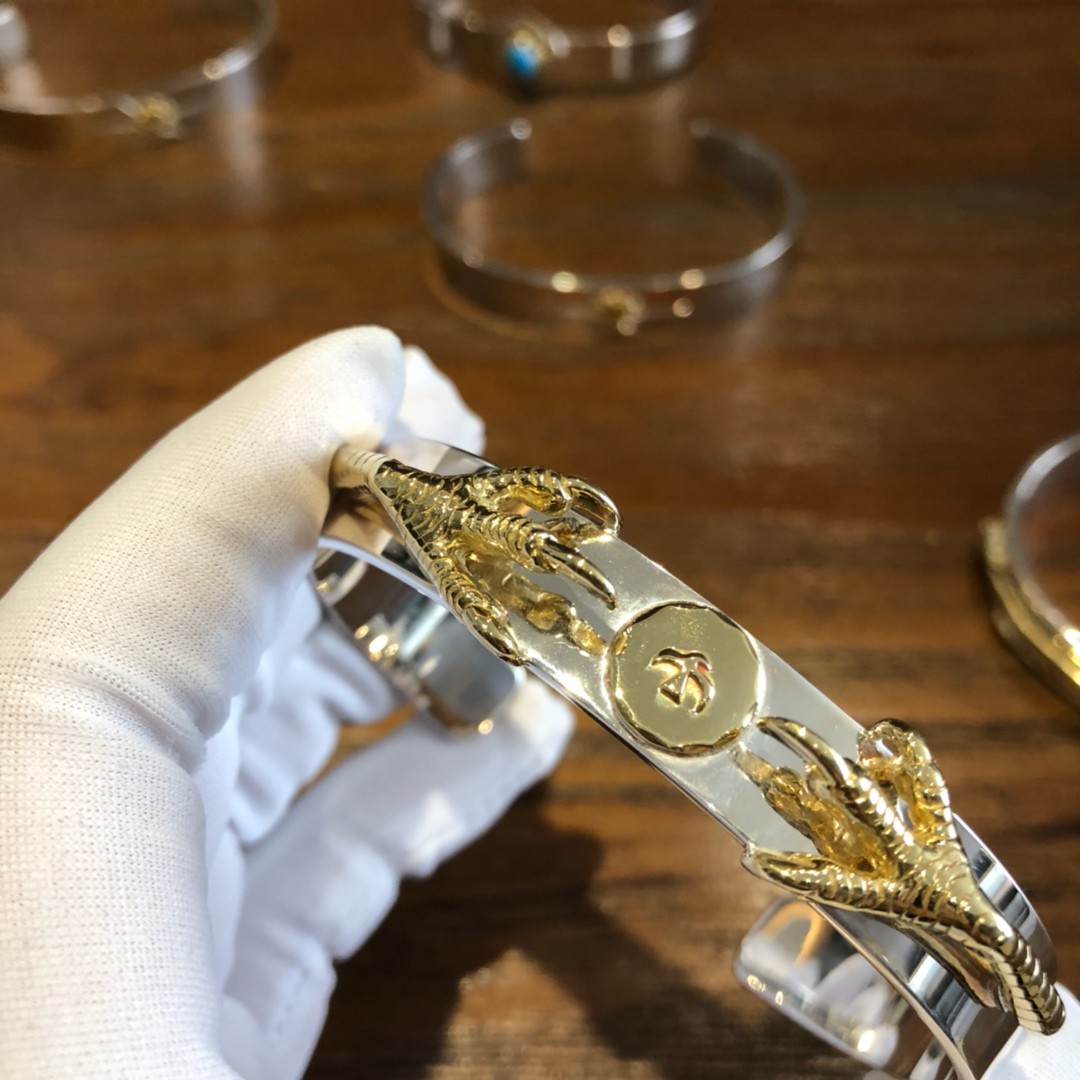 Takahashi Goro's Double Eagle Claw Point Gold Bracelet