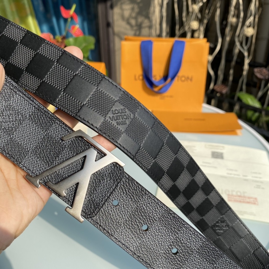 Louis Vuitton checkered pattern men's belt