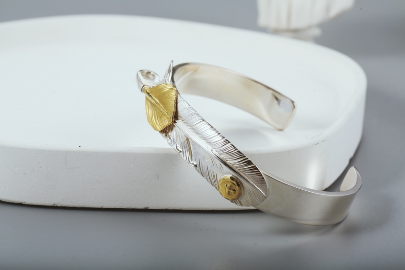 Goro's Takahashi Goro Gold Dotted Eagle Feather Bracelet