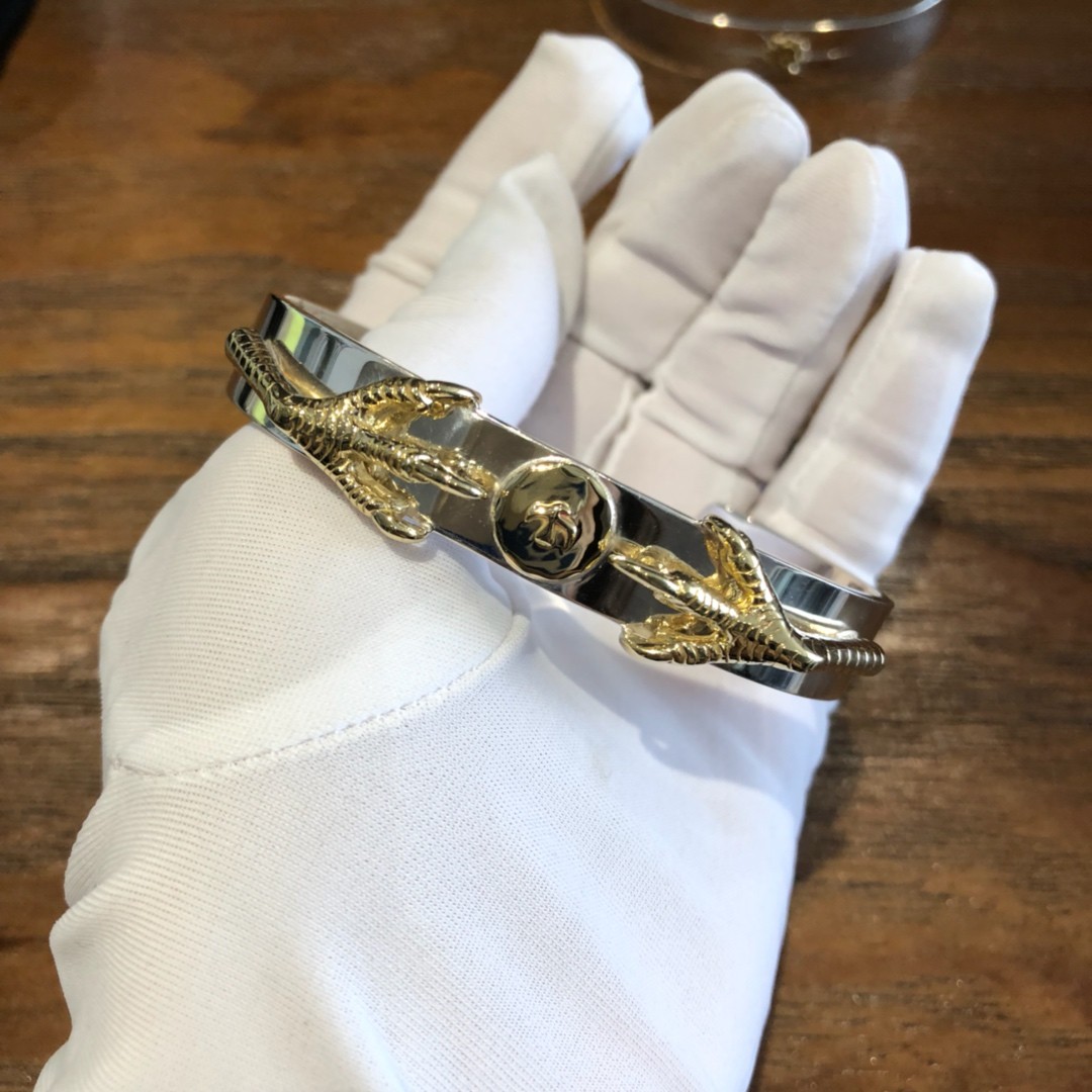 Takahashi Goro's Double Eagle Claw Point Gold Bracelet
