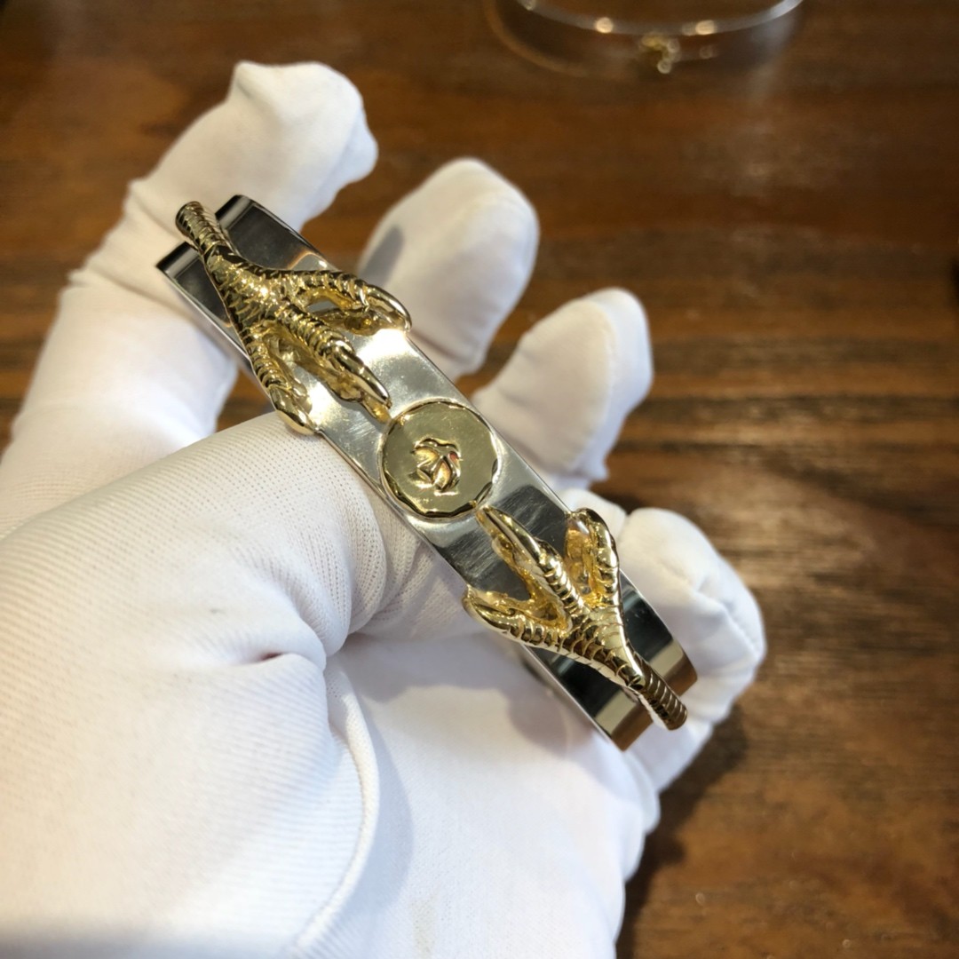 Takahashi Goro's Double Eagle Claw Point Gold Bracelet