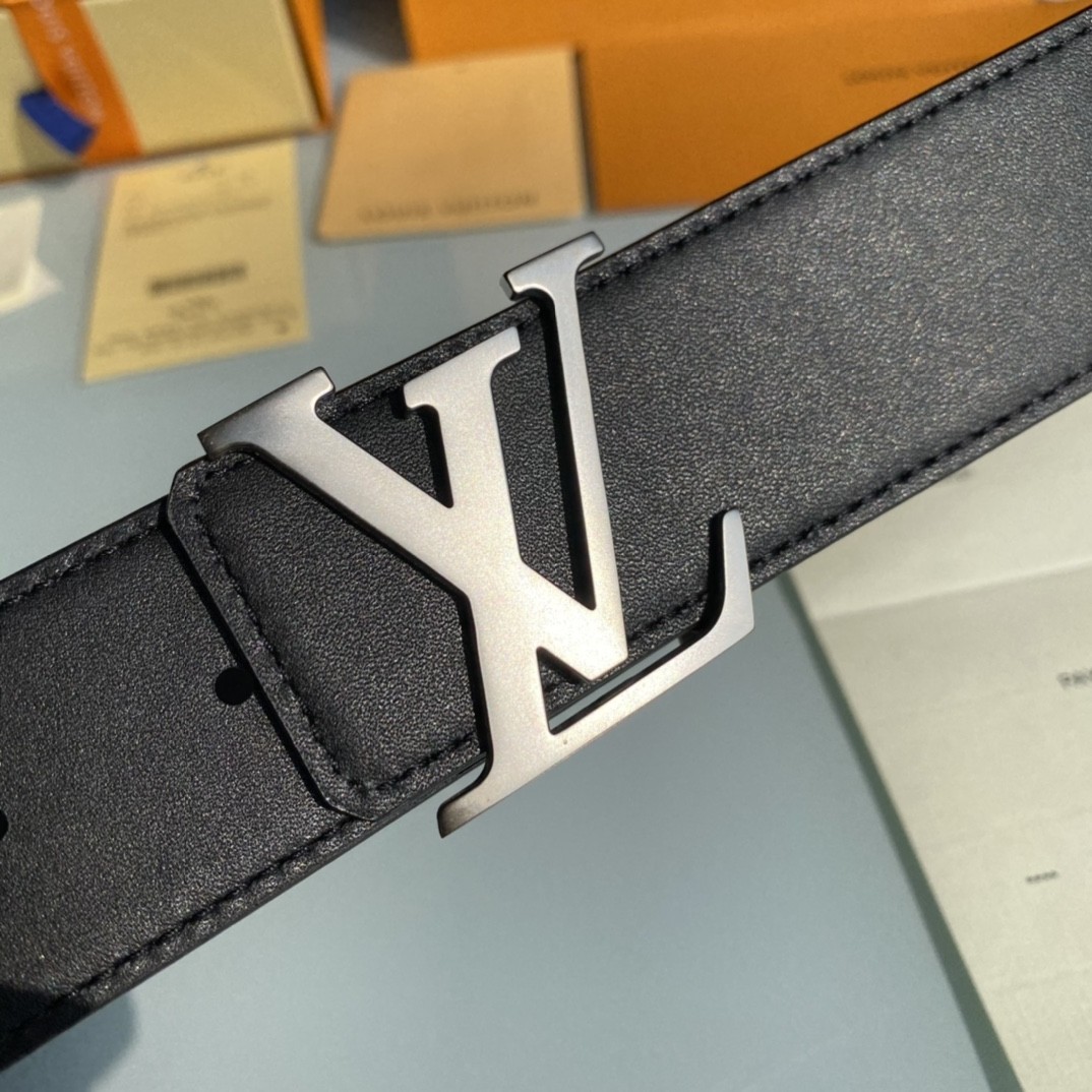 Louis Vuitton men's leather belt