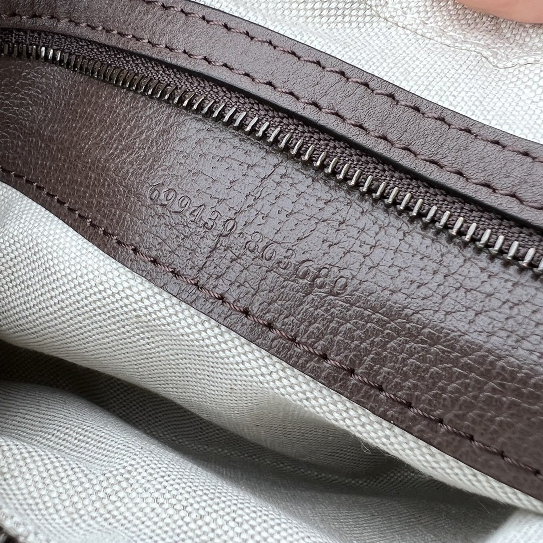 Gucci shoulder strap bag