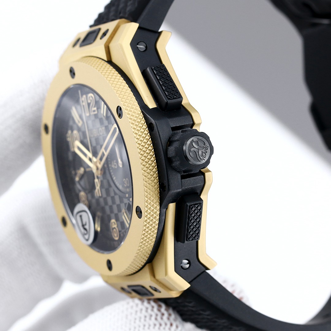 LS Factory presents Hublot BIG BANG 431.OM.1338.RX series 20th Anniversary Edition.