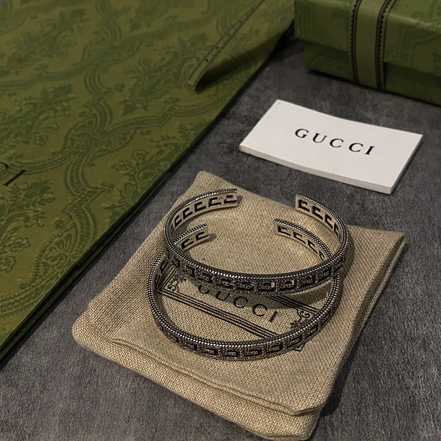 Gucci hollowed-out bracelet