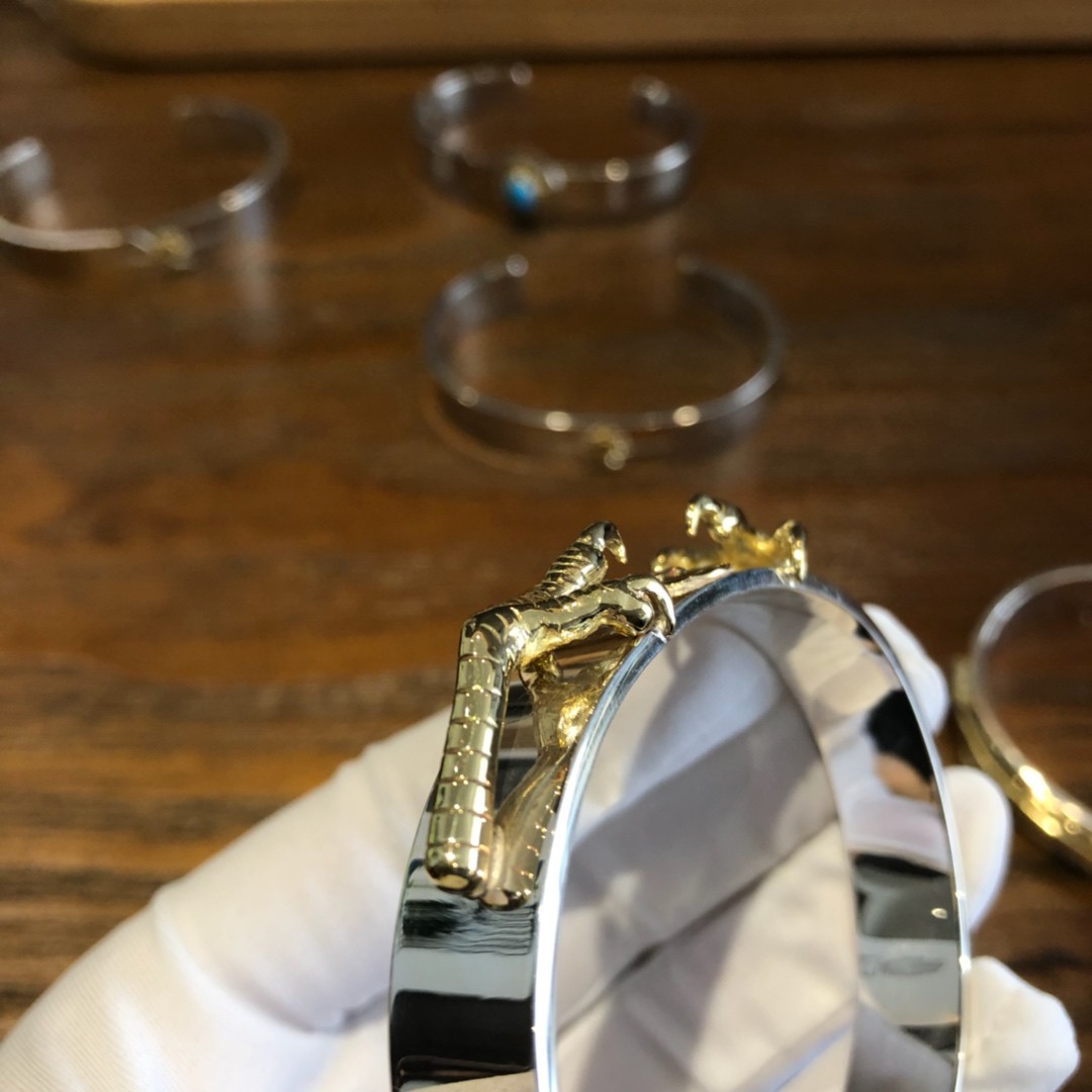 Takahashi Goro's Double Eagle Claw Point Gold Bracelet