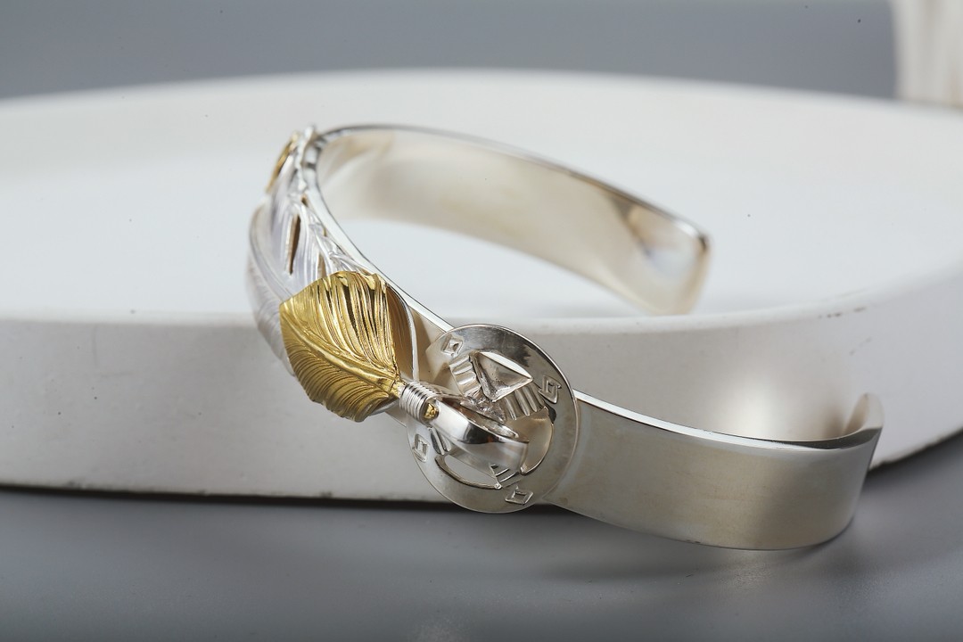 Goro's Takahashi Goro Gold Dotted Eagle Feather Bracelet