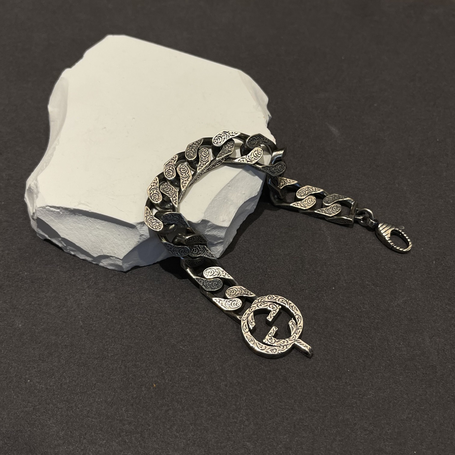 Gucci double G engraved bracelet