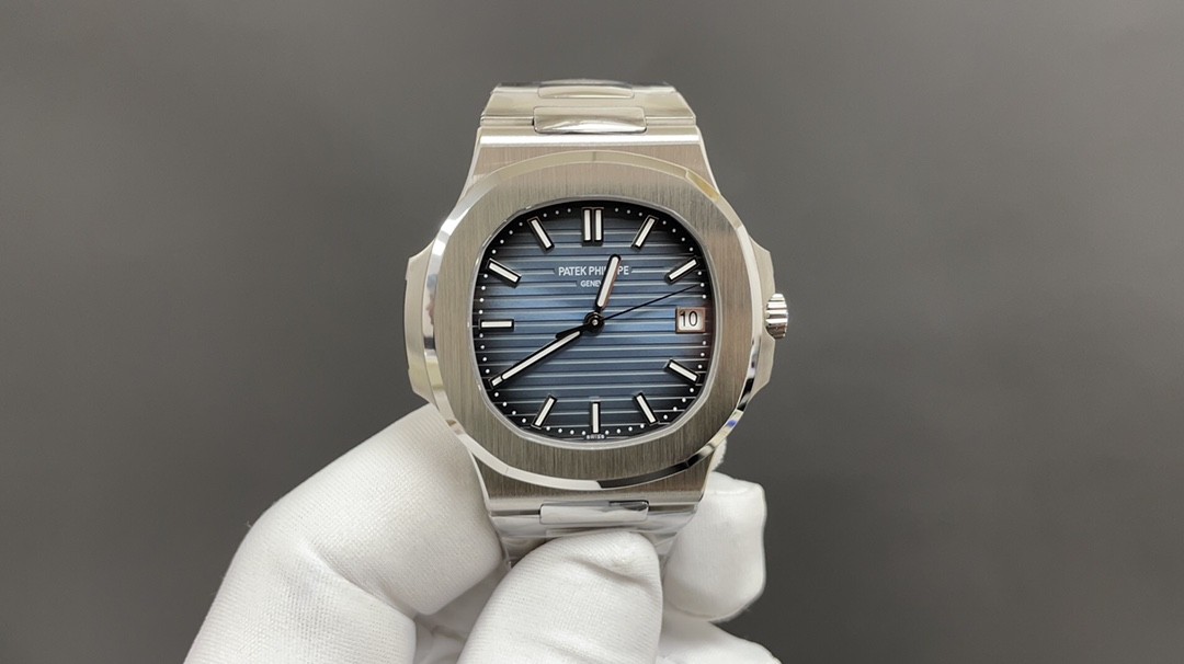 Patek Philippe Nautilus 5811 Blue 40mm 330 All-in-One Camera