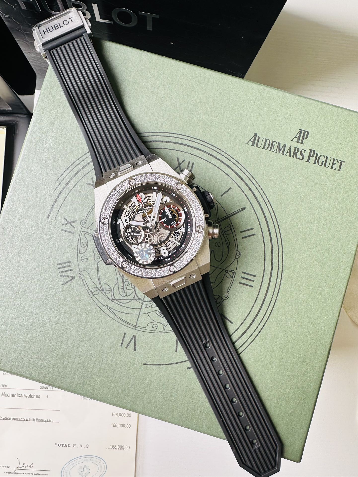 Hublot Big Bang series diamond-encrusted mechanical watch
