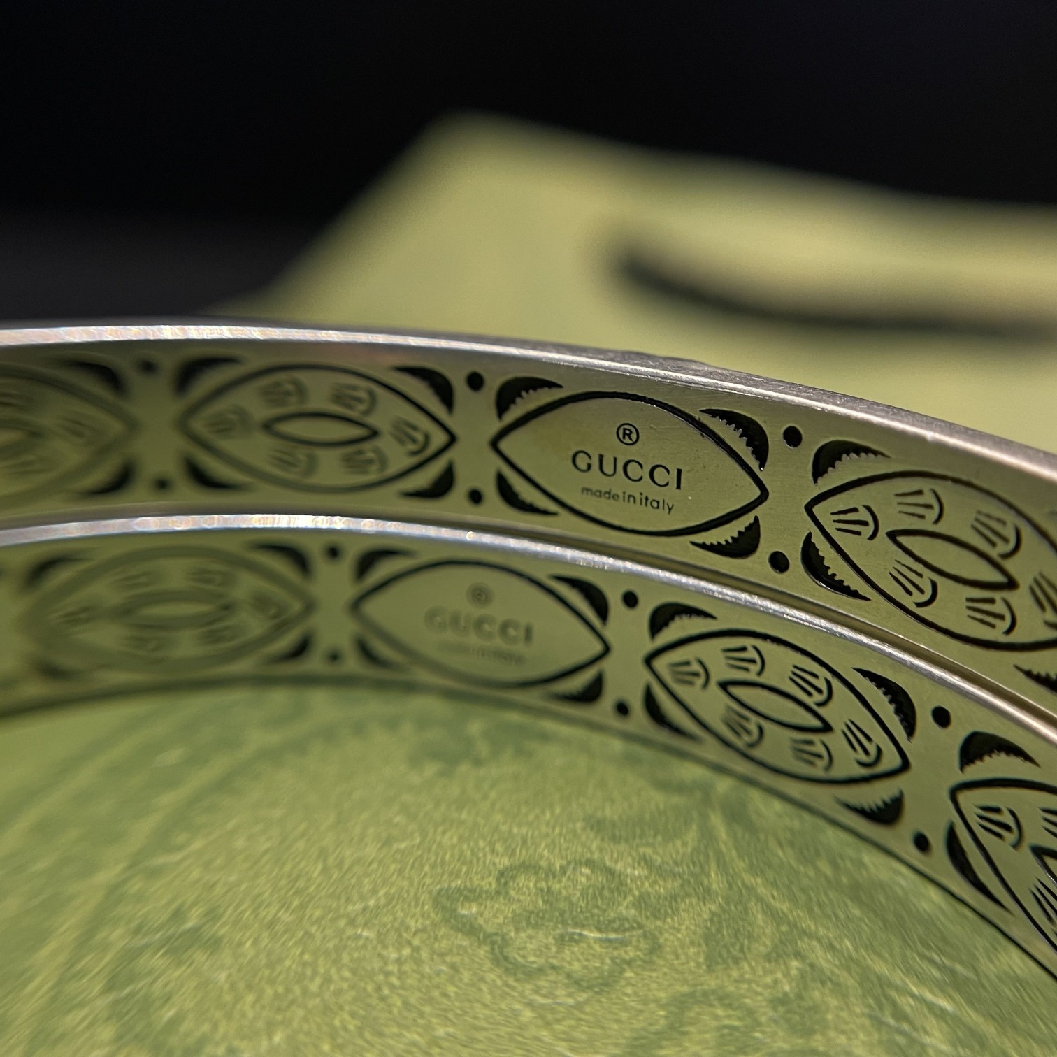 Gucci turquoise bracelet with a circle design