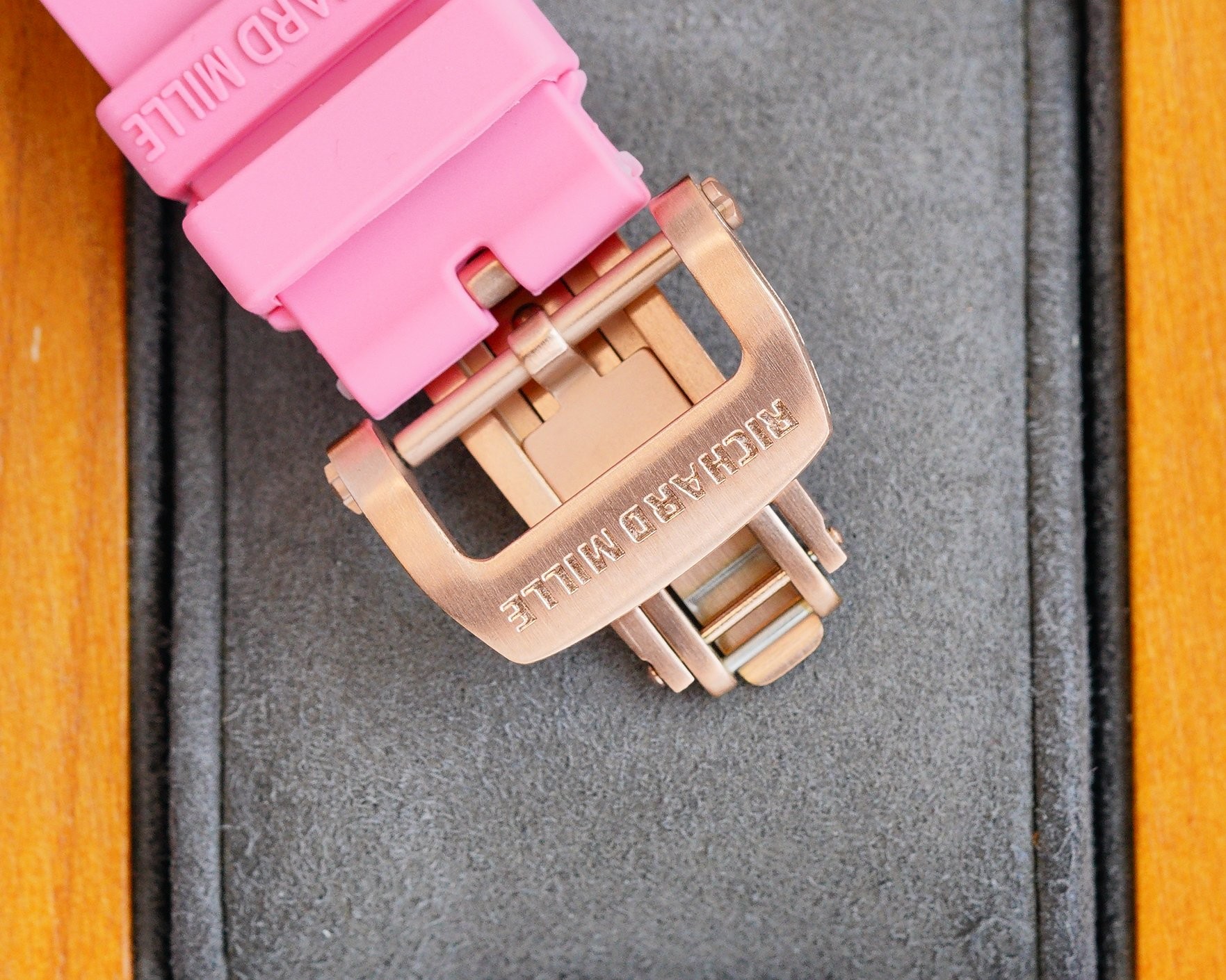 RM 07-01 Pink Ceramic Red Lips Women's Watch