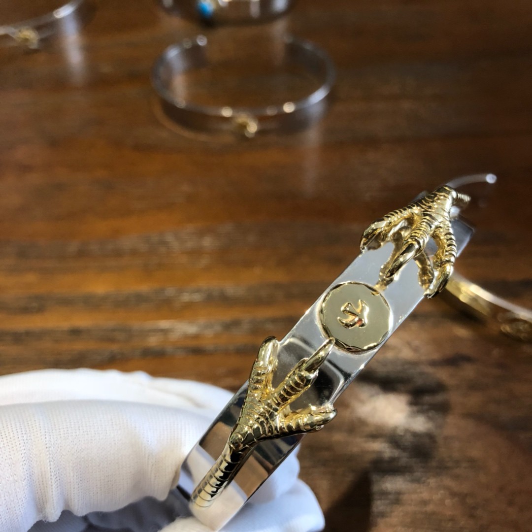 Takahashi Goro's Double Eagle Claw Point Gold Bracelet