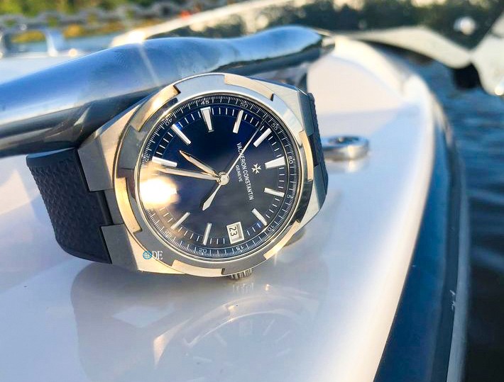 Vacheron Constantin Overseas 2000V/120G-B122 Ultra-thin Series