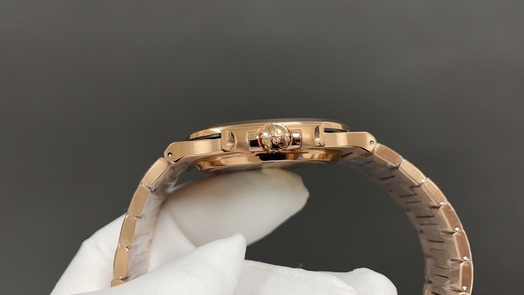 Patek Philippe Nautilus 5711 Rose Gold 40mm 9015