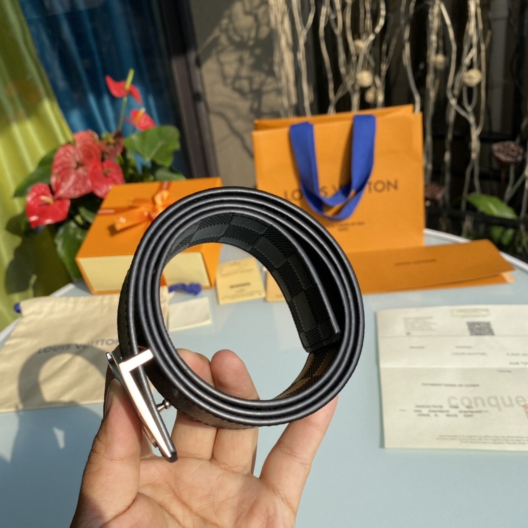 Louis Vuitton checkered pattern men's belt