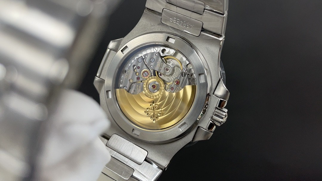 Patek Philippe Nautilus 5711, white case, blue dial, 40mm, movement 9015.