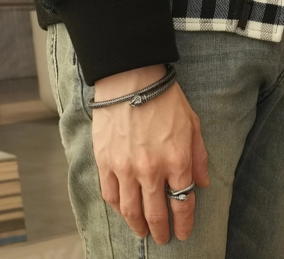 Gucci sterling silver snake-shaped bracelet