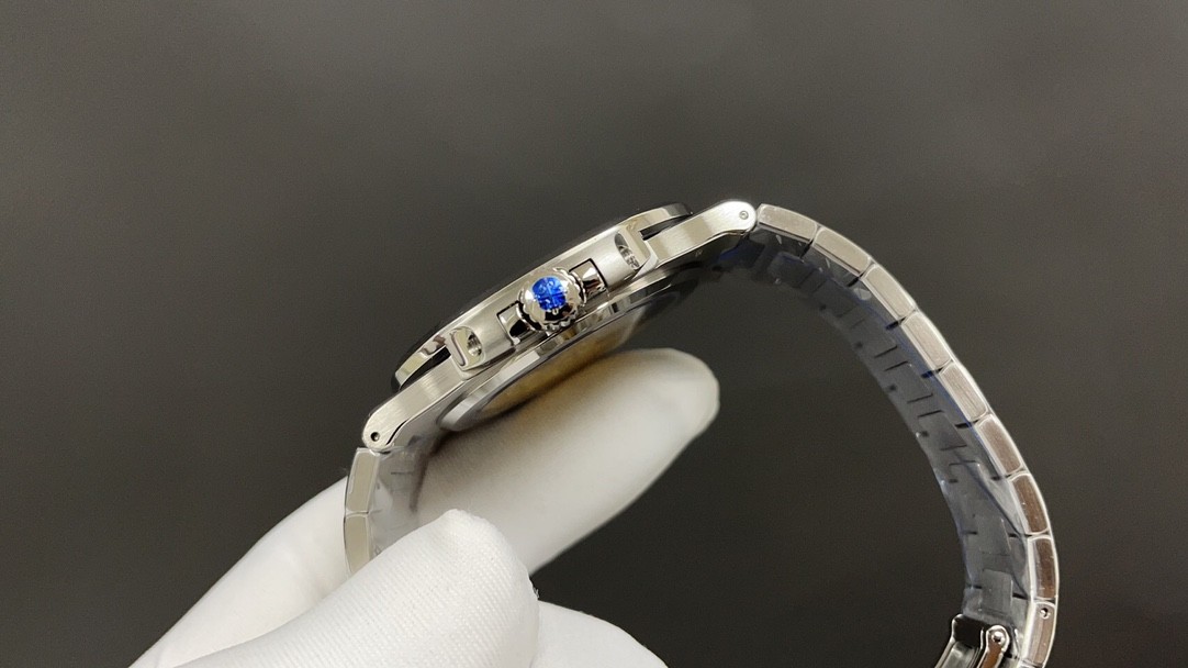 Patek Philippe Nautilus 5811 Blue 40mm 330 All-in-One Camera