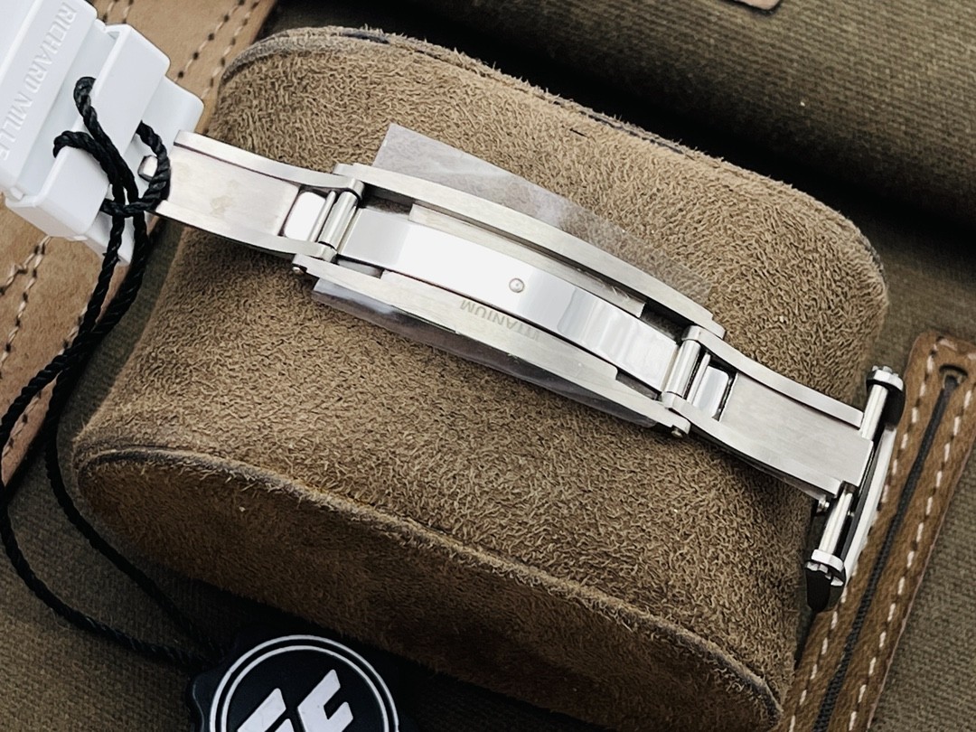 RM055 White Ceramic Series Tough Guy Watch