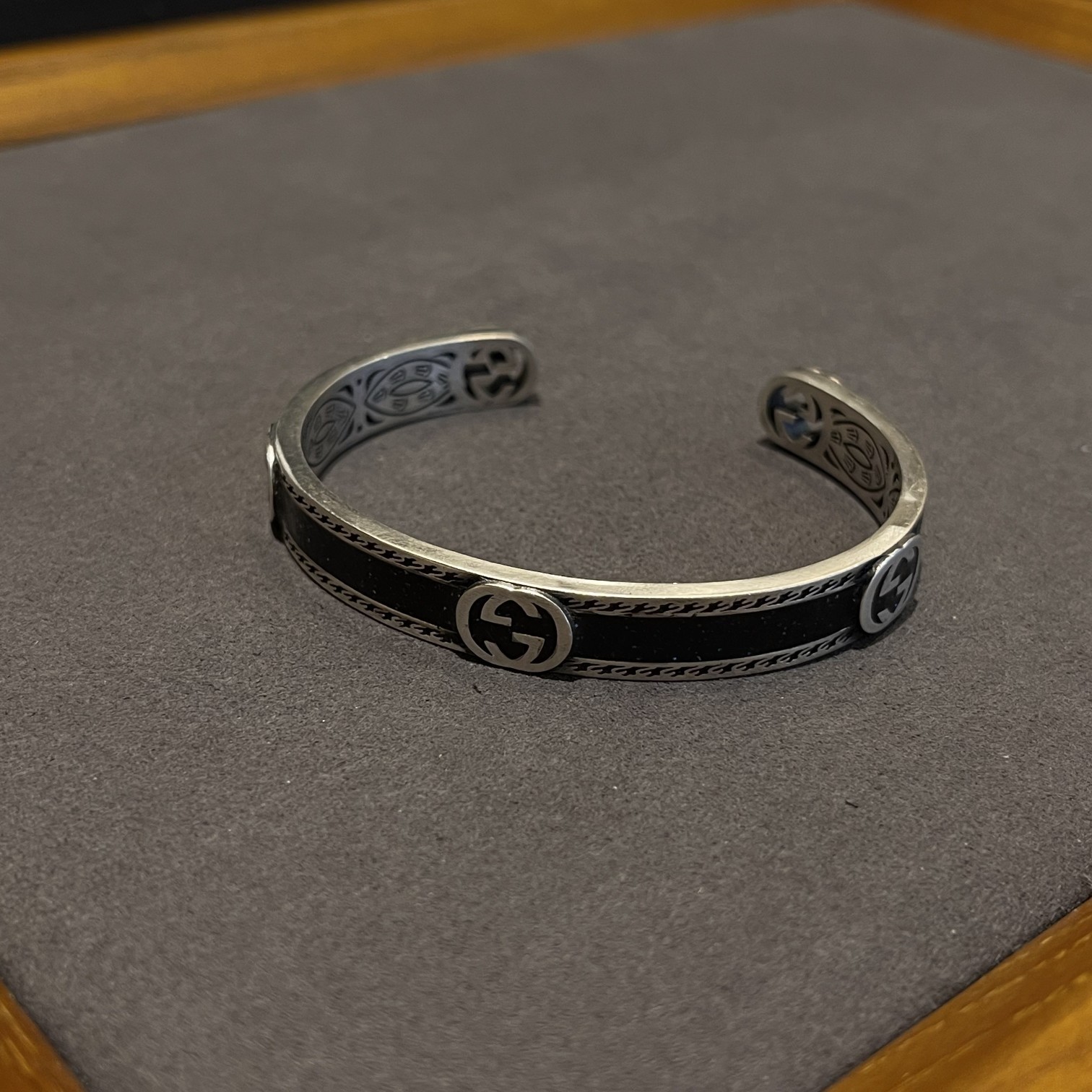 Gucci enamel black bracelet