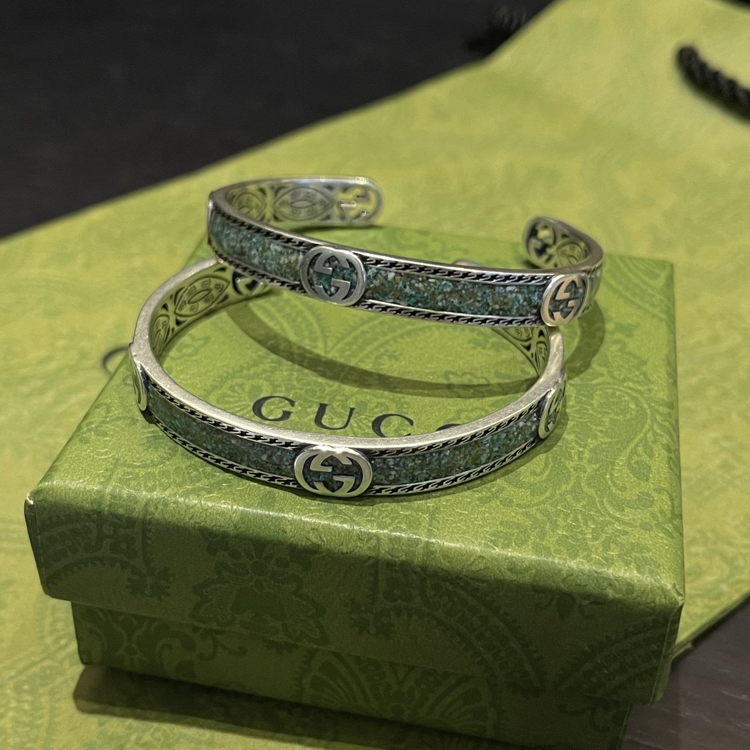 Gucci turquoise bracelet with a circle design