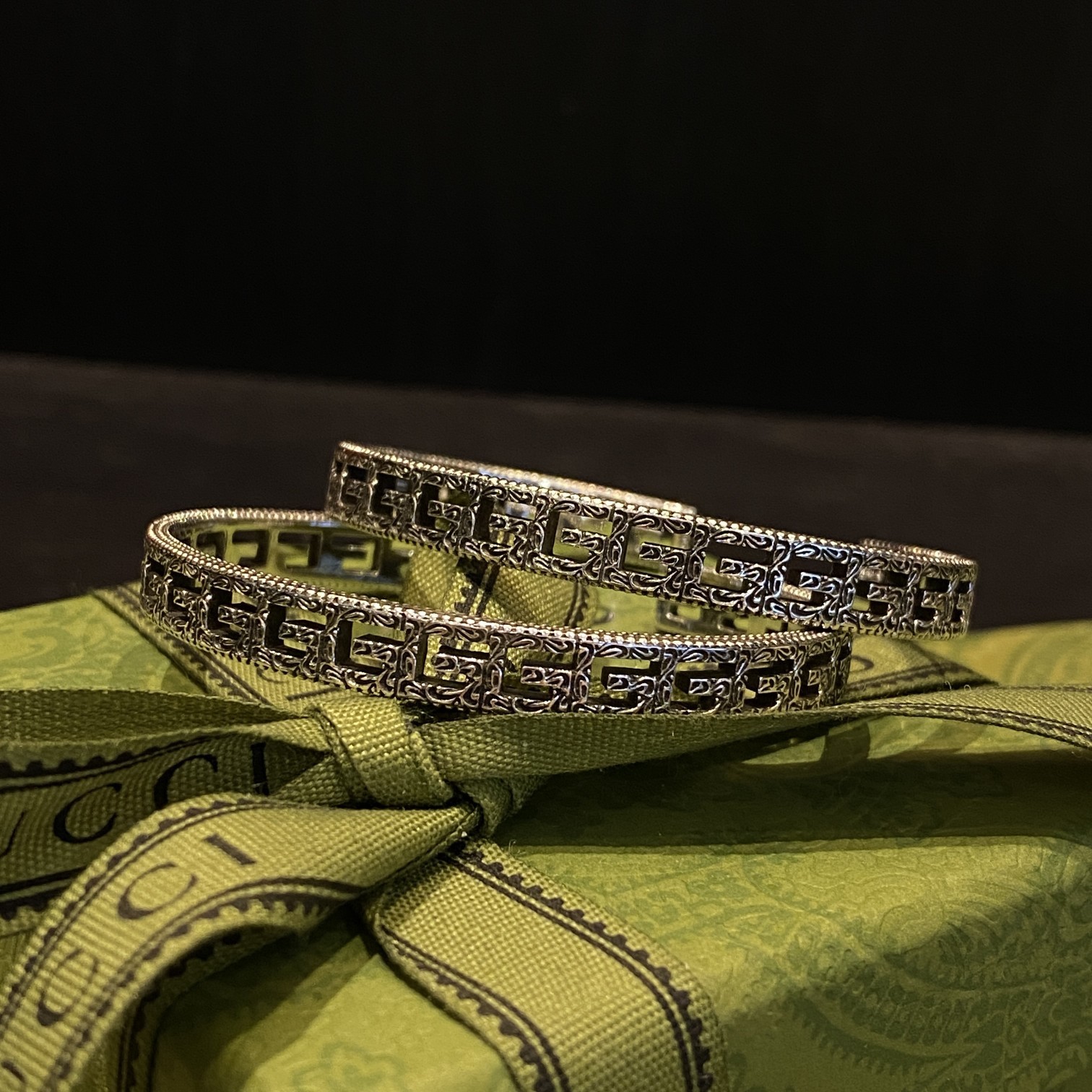 Gucci hollowed-out bracelet