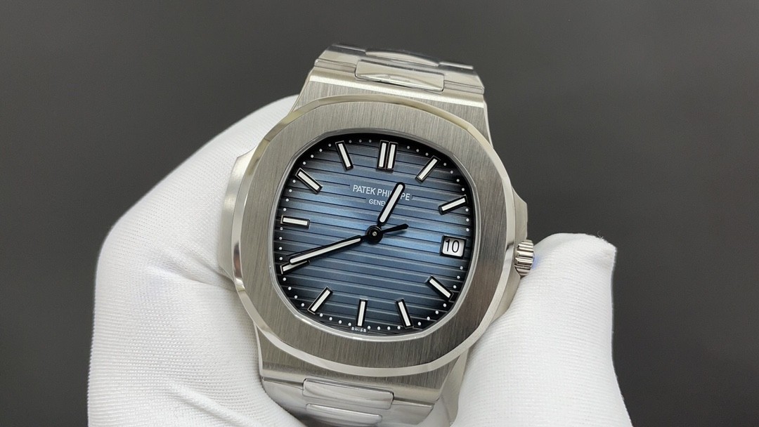Patek Philippe Nautilus 5811 Blue 40mm 330 All-in-One Camera