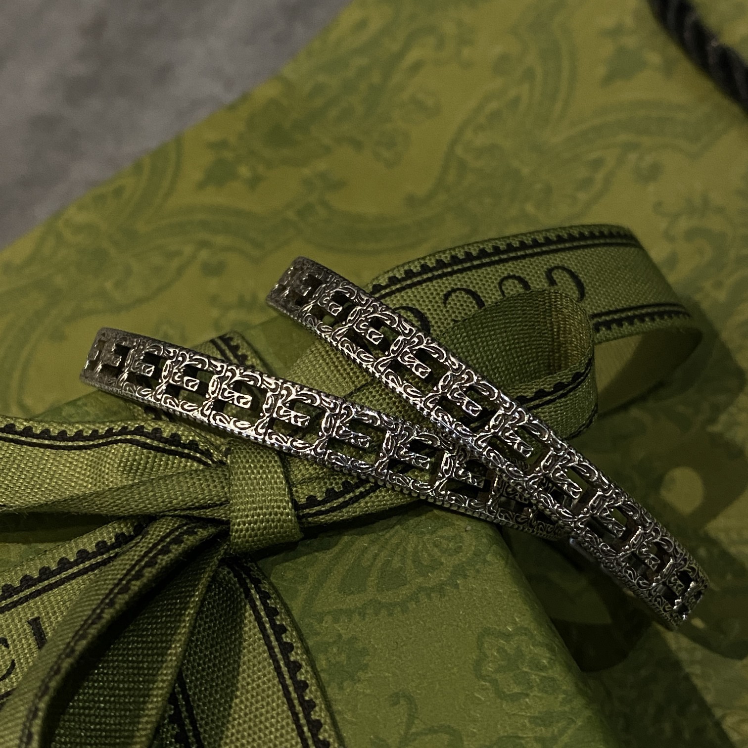 Gucci hollowed-out bracelet
