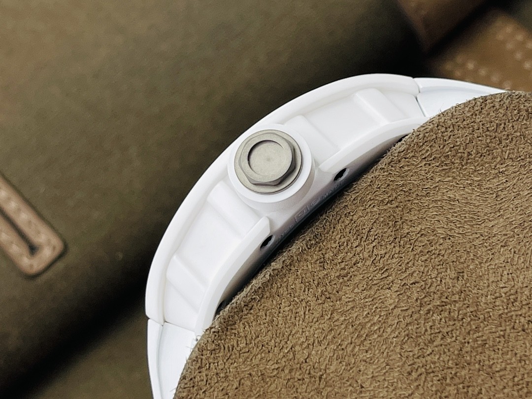 RM055 White Ceramic Series Tough Guy Watch